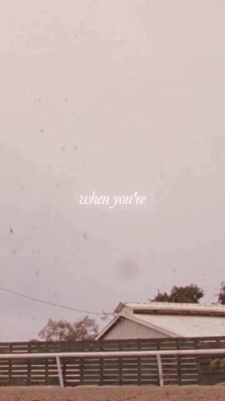 0:02 — The racetrack appears